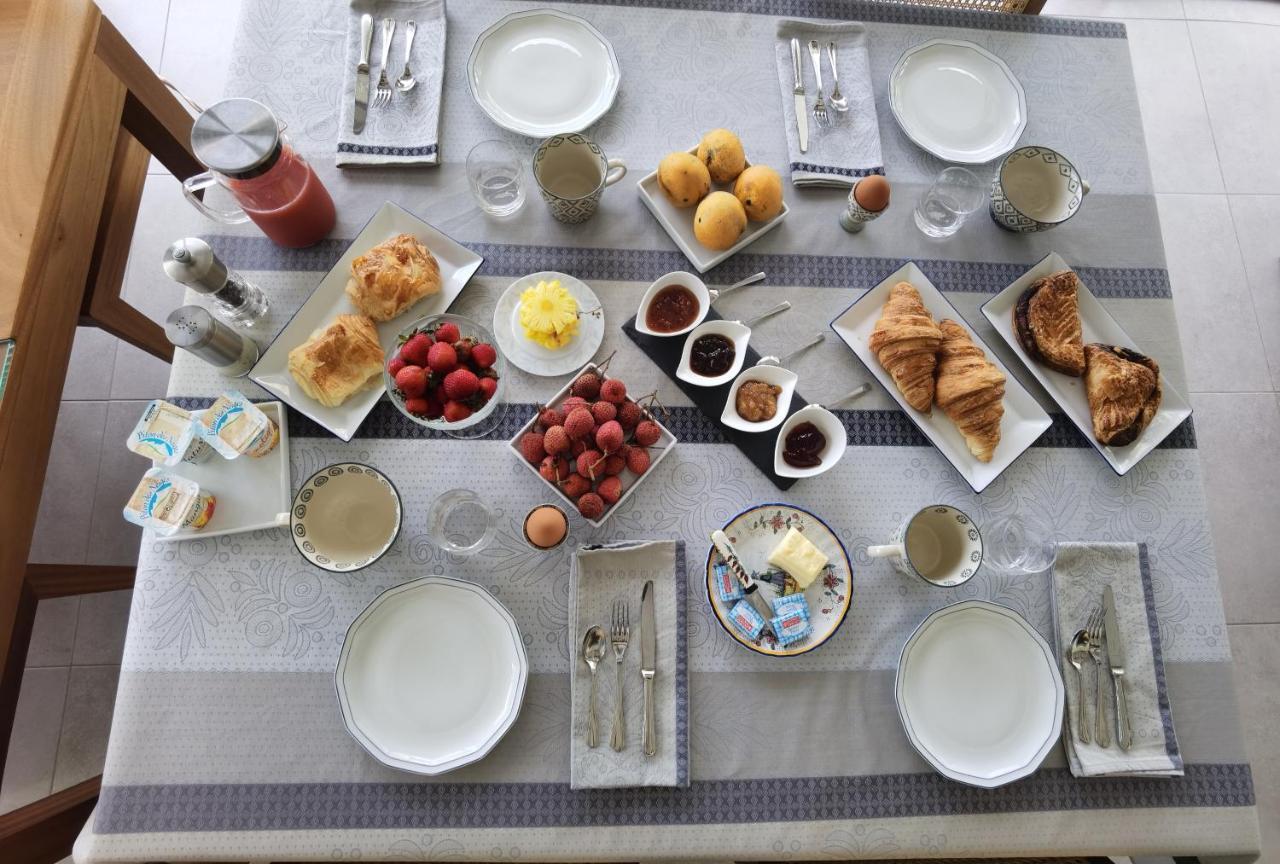 Le Jacaranda Du Guillaume Bed & Breakfast Le Guillaume ภายนอก รูปภาพ