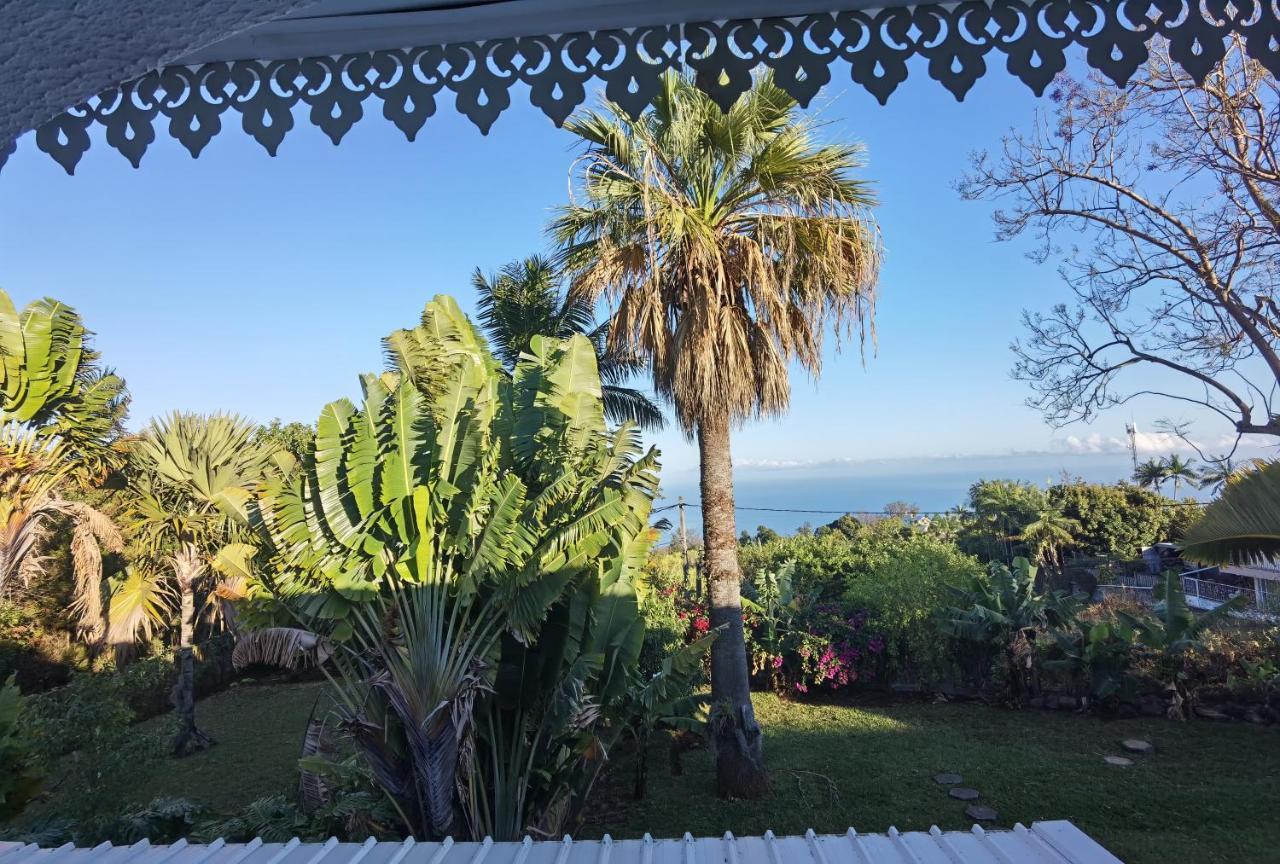 Le Jacaranda Du Guillaume Bed & Breakfast Le Guillaume ภายนอก รูปภาพ